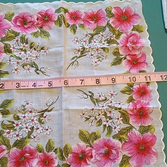 Vintage Handkerchief Lightweight Floral Fancy Embroidered Scalloped Edge - Picture 12 of 13